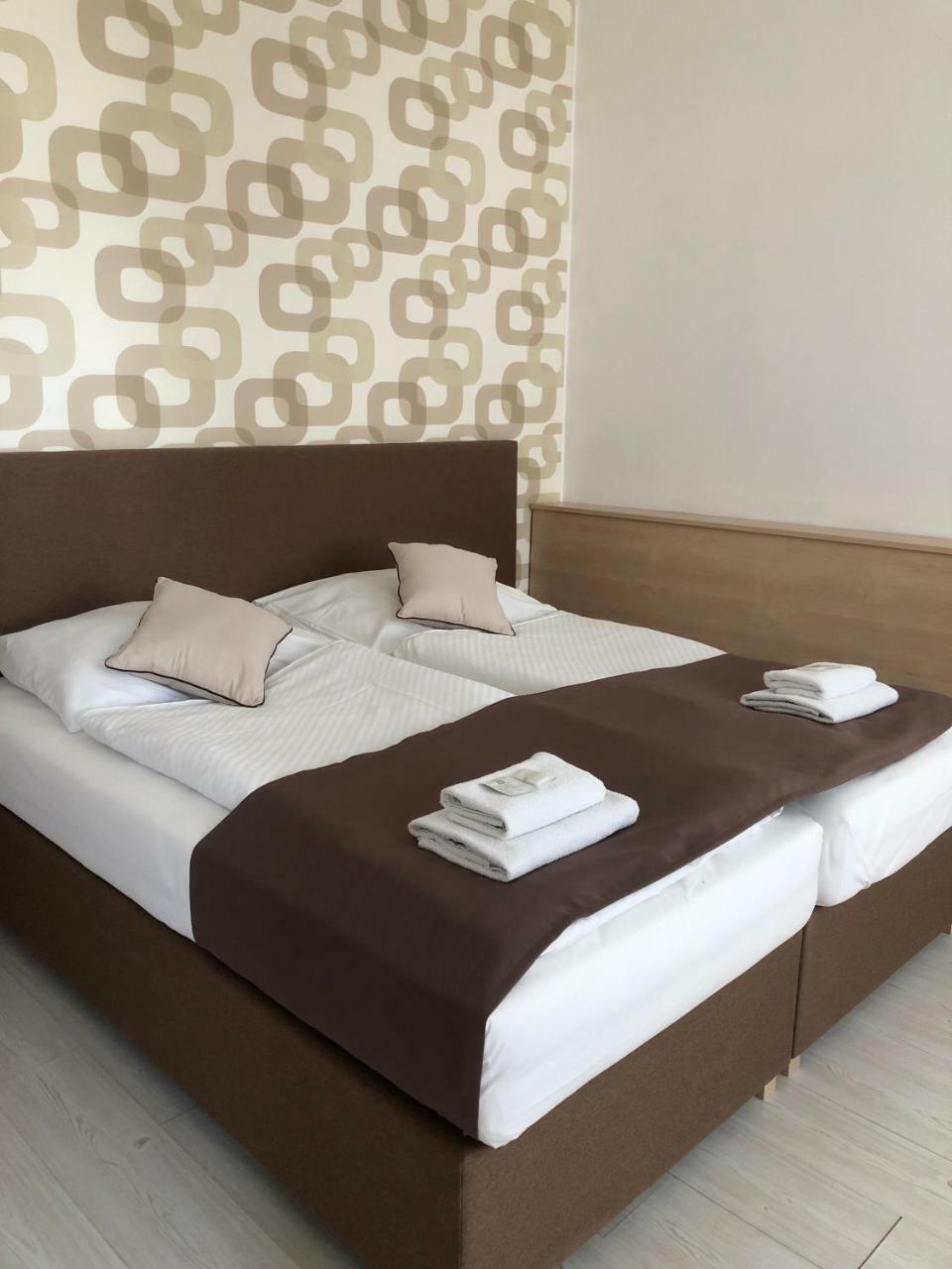 Hotel Ondras Zlin Ngoại thất bức ảnh